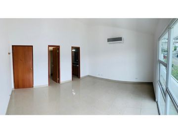 Casa Con Línea Blanca en PH Horizontes 1, Altos de Panamá