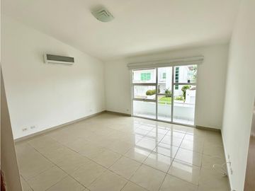 Casa Con Línea Blanca en PH Horizontes 1, Altos de Panamá