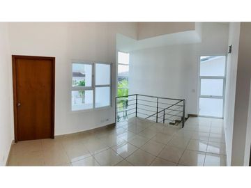 Casa Con Línea Blanca en PH Horizontes 1, Altos de Panamá