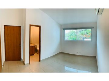 Casa Con Línea Blanca en PH Horizontes 1, Altos de Panamá