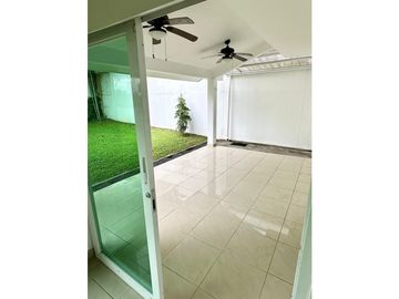 Casa Con Línea Blanca en PH Horizontes 1, Altos de Panamá