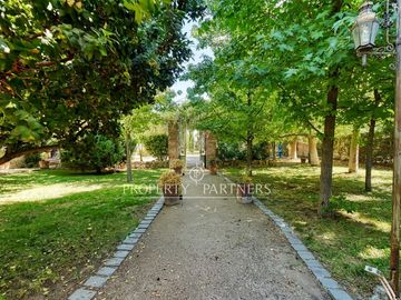 Espectacular casa provenzal tipo campiña francesa con gran parque