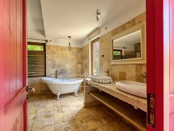 Espectacular casa provenzal tipo campiña francesa con gran parque