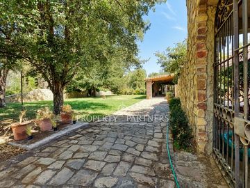 Espectacular casa provenzal tipo campiña francesa con gran parque