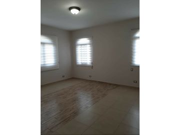 VENDO CASA DE DOS NIVELES  EL DORAL EN COSTA SUR