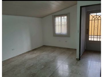 VENDO CASA DE DOS NIVELES  EL DORAL EN COSTA SUR