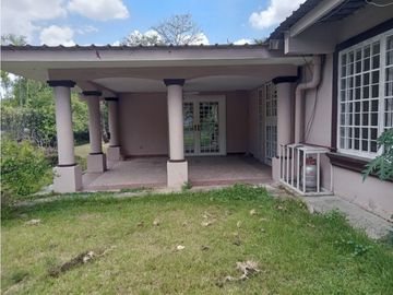 VENDO CASA REMODELADA ALBROOK EN LLANOS DE CURUNDU
