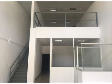VENTA REMATE  LOCAL PLANTA BAJA 126m2 PLAZA MILLA 8