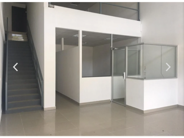 VENTA REMATE  LOCAL PLANTA BAJA 126m2 PLAZA MILLA 8
