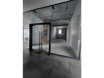 Alquiler de local comercial en Bella Vista, Edificio Nuovo Armani