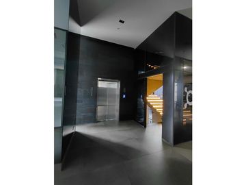 Alquiler de local comercial en Bella Vista, Edificio Nuovo Armani