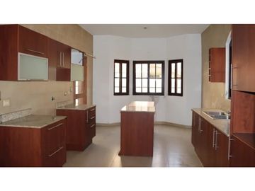 COSTA SUR EL DORAL 345m2 4rec 5b $488k