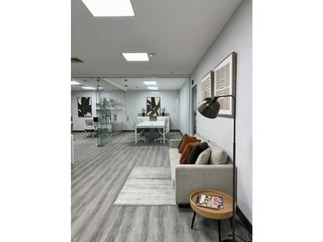 TORRE DE LAS AMÉRICAS - OFICINA 106m2 AMOBLADA $2743
