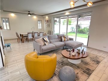 Venta de Casa unifamiliar en Villa Valencia, Costa Sur