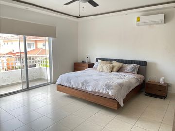 Venta de Casa unifamiliar en Villa Valencia, Costa Sur