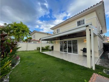 Venta de Casa unifamiliar en Villa Valencia, Costa Sur
