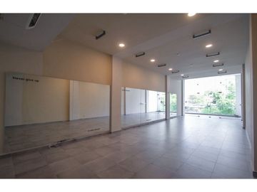 Alquiler de local comercial en San Francisco, Calle 76