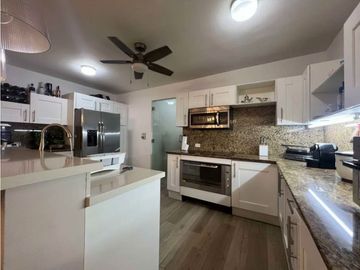 Excelente alquiler de apartamento ubicado en Clayton. [AP]