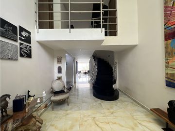 Venta de casa Primera Línea con piscina en Punta Paitilla