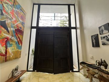 Venta de casa Primera Línea con piscina en Punta Paitilla