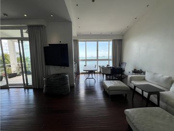 Venta de casa Primera Línea con piscina en Punta Paitilla