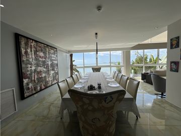 Venta de casa Primera Línea con piscina en Punta Paitilla