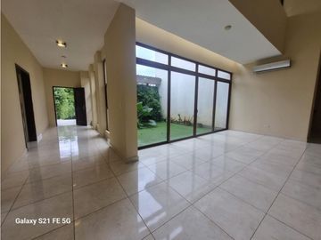 SE VENDE HERMOSA CASA EN SENDEROS DE CAMINO DE CRUCES, CLAYTON