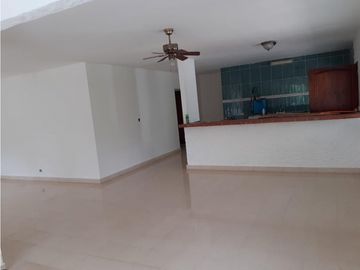 Se vende casa con amplio terreno en Coronado