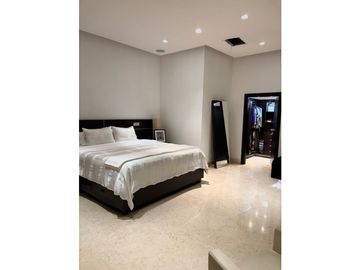 Venta lujoso apto con piscina y jardin PH Oceanaire