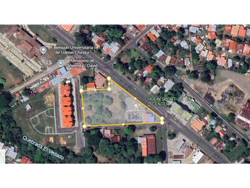 Propiedad Comercial en Esquina Avenida 5a Este & Avenida Red Gray