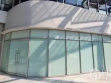 For rent Retail Space 104 sqm in Khlong Tan, Khlong Toei, Bangkok BTS Phrom Phong