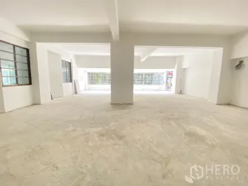 For rent Retail Space 100 sqm in Khlong Toei Nuea, Watthana, Bangkok BTS Asok