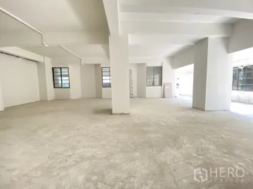 For rent Retail Space 100 sqm in Khlong Toei Nuea, Watthana, Bangkok BTS Asok