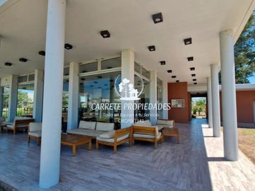 Casa en venta 4 ambientes amoblada y pileta. Barrio Santa Elena. Pilar del Este.