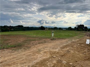 ¡SE VENDE ESPECTACULAR LOTE VIA ALCALA!