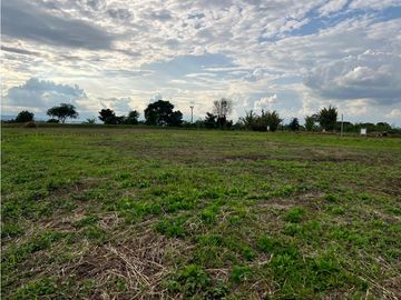 ¡SE VENDE ESPECTACULAR LOTE VIA ALCALA!