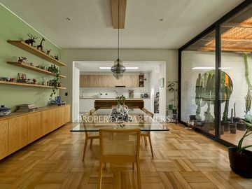 Excelente casa remodelada en Los Dominicos.