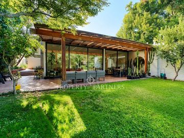 Excelente casa remodelada en Los Dominicos.