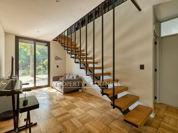 Excelente casa remodelada en Los Dominicos.