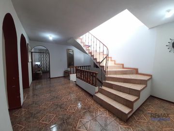 VENTA DE CASA EN LA MOLINA - SANTA PATRICIA ETAPA III
