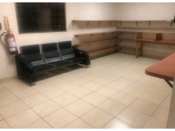 Venta De Local En Parque Lefevre
