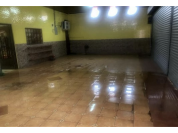 Venta De Local En Parque Lefevre