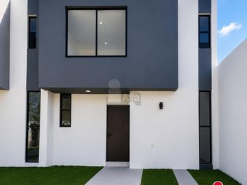 Venta de Casa con Recamara en planta baja en Corregidora