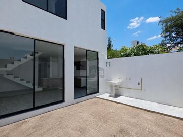 Venta de Casa con Recamara en planta baja en Corregidora