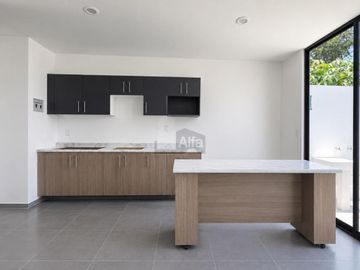 Venta de Casa con Recamara en planta baja en Corregidora