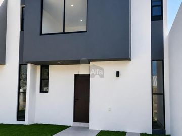 Venta de Casa con Recamara en planta baja en Corregidora