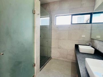 CASA EN VENTA EN RESIDENCIAL ARBOLADA