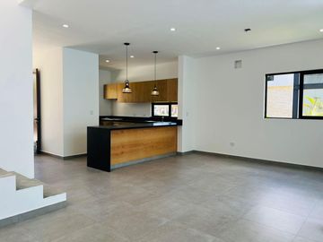 CASA EN VENTA EN RESIDENCIAL ARBOLADA