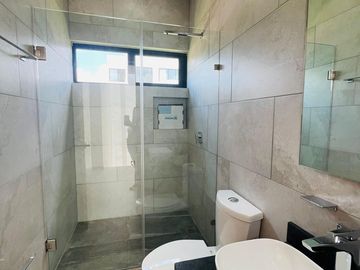 CASA EN VENTA EN RESIDENCIAL ARBOLADA