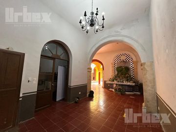 SE RENTA CASONA COMERCIAL EN LA CALLE 59 DEL CENTRO, CAMPECHE